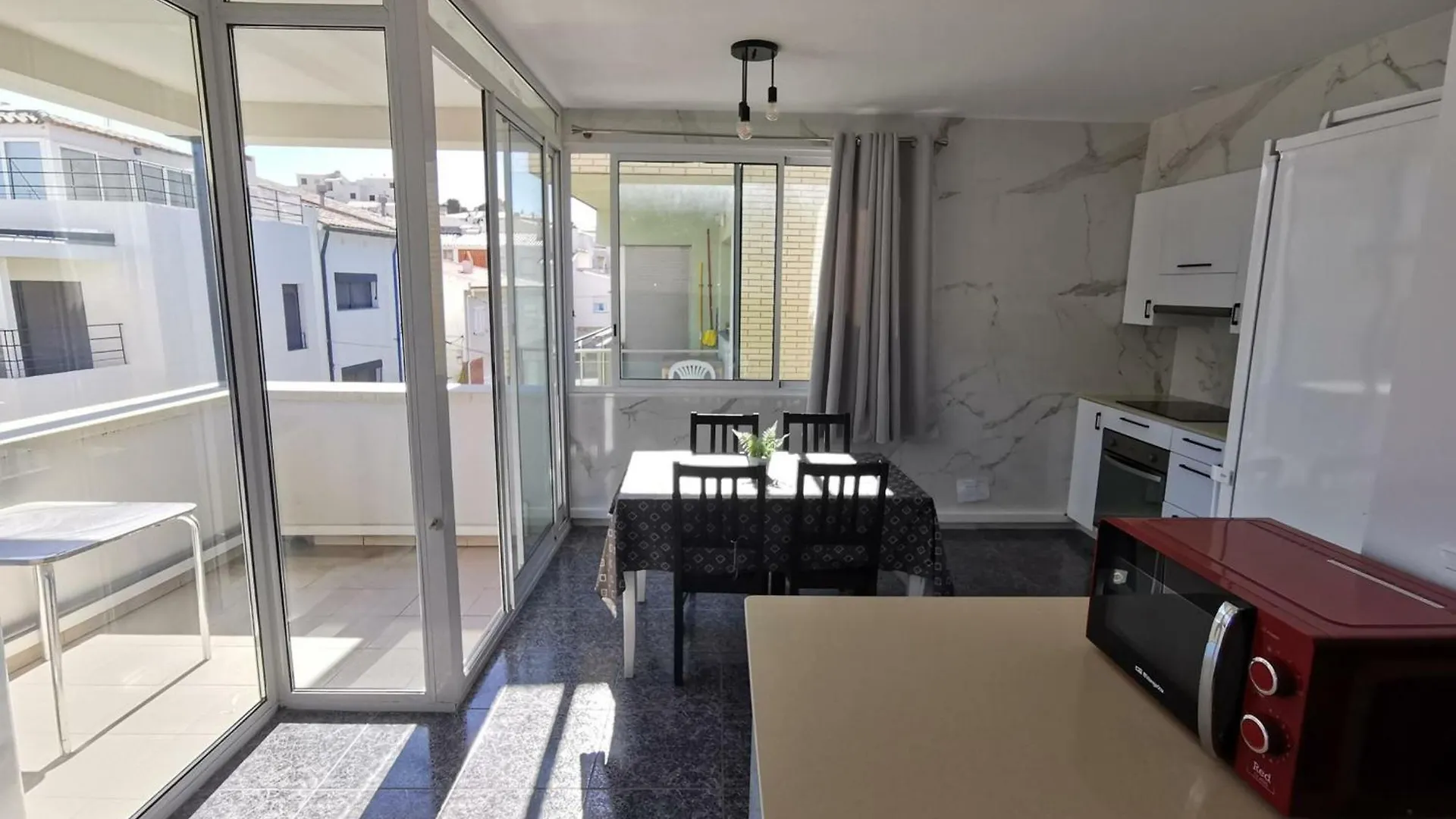 Apartamento Acogedor A 400M De La Playa En Llanca, Con Terraza Y Bano Hidromasaje - Es-89-135 Apartament