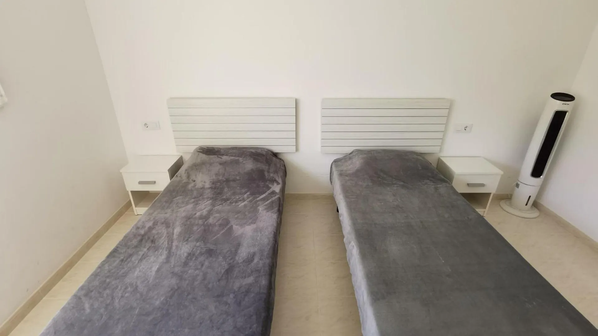 Apartamento Acogedor A 400M De La Playa En Llanca, Con Terraza Y Bano Hidromasaje - Es-89-135